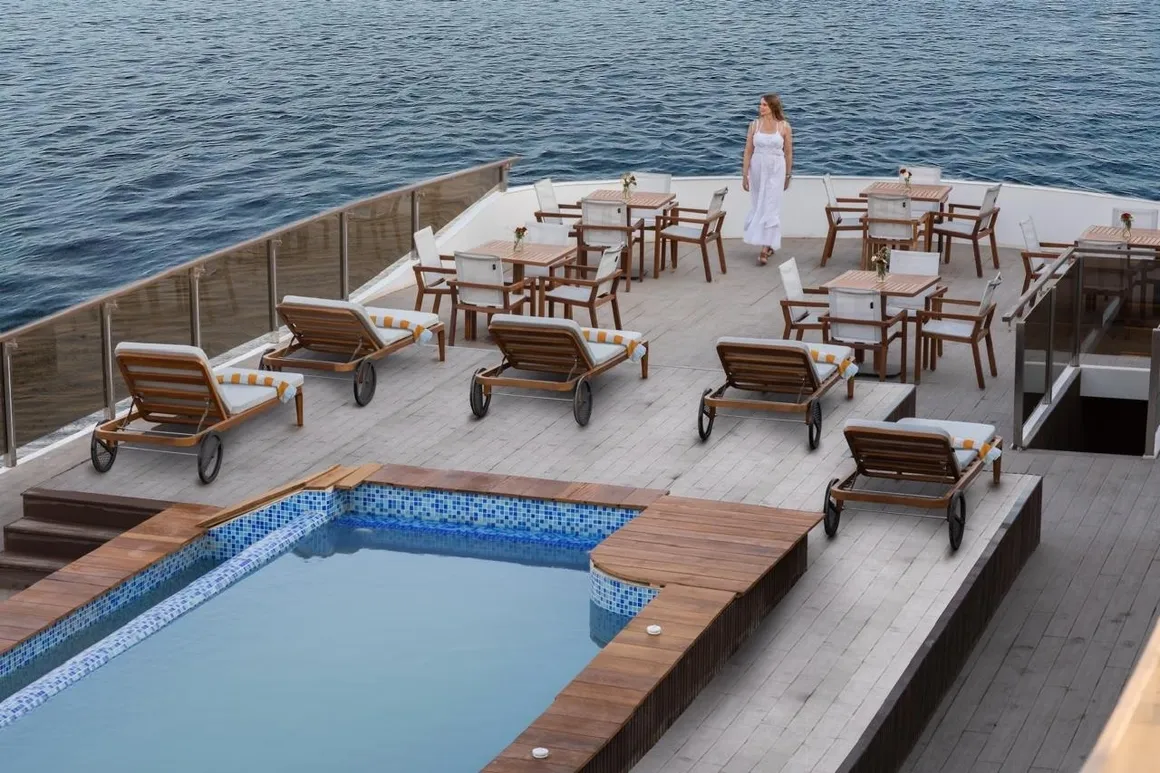 Pool and open sun deck aboard Le Yacht I