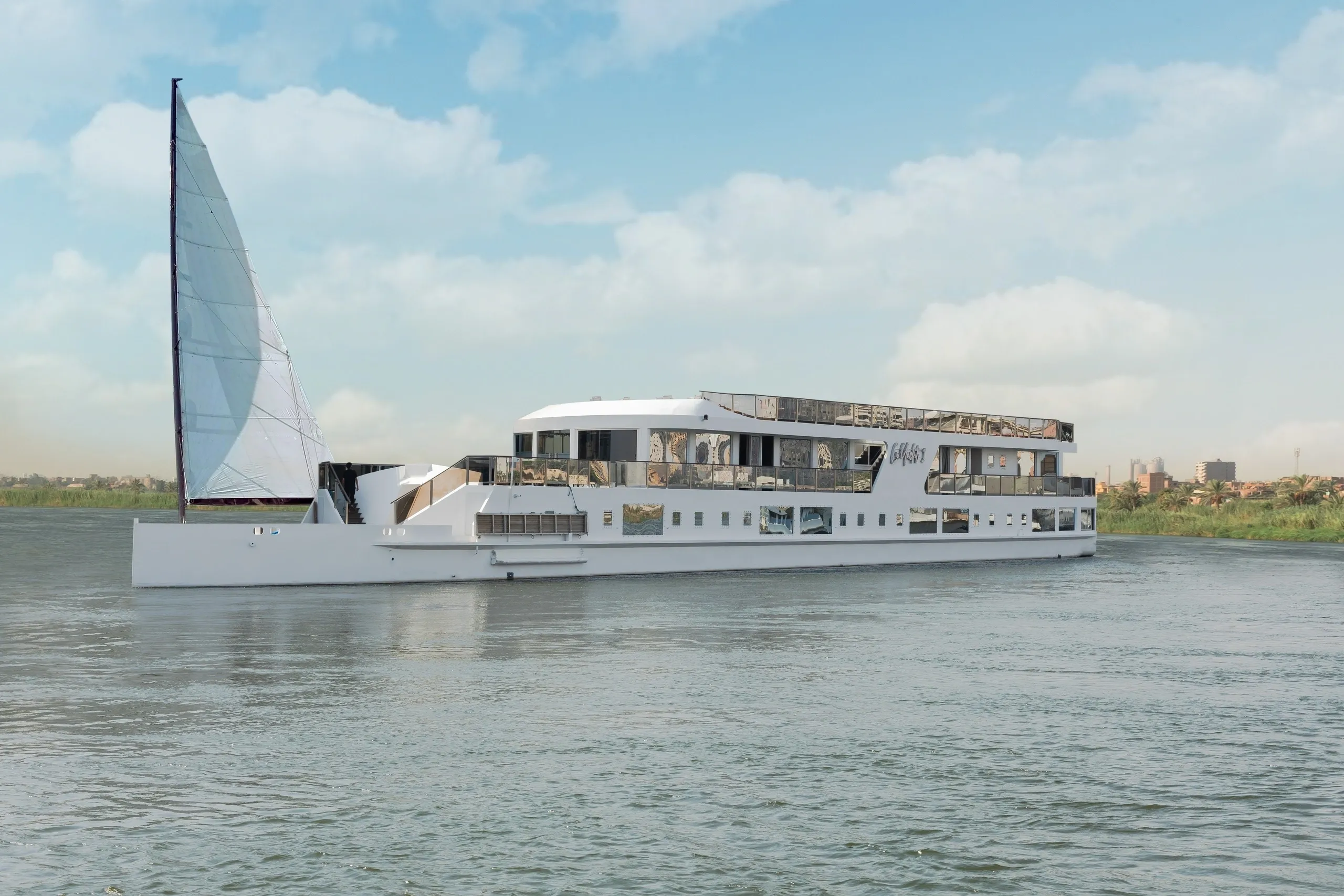 Le Yacht I cruising on the Nile