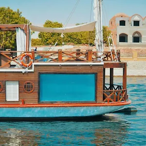 Turquoise hull detail aboard Queens by TIME