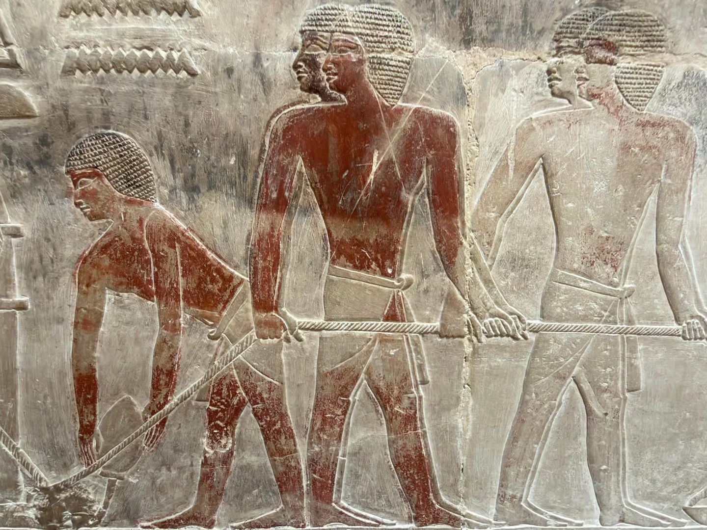 Onboard bar decorated with Egyptian art and fresh fruit