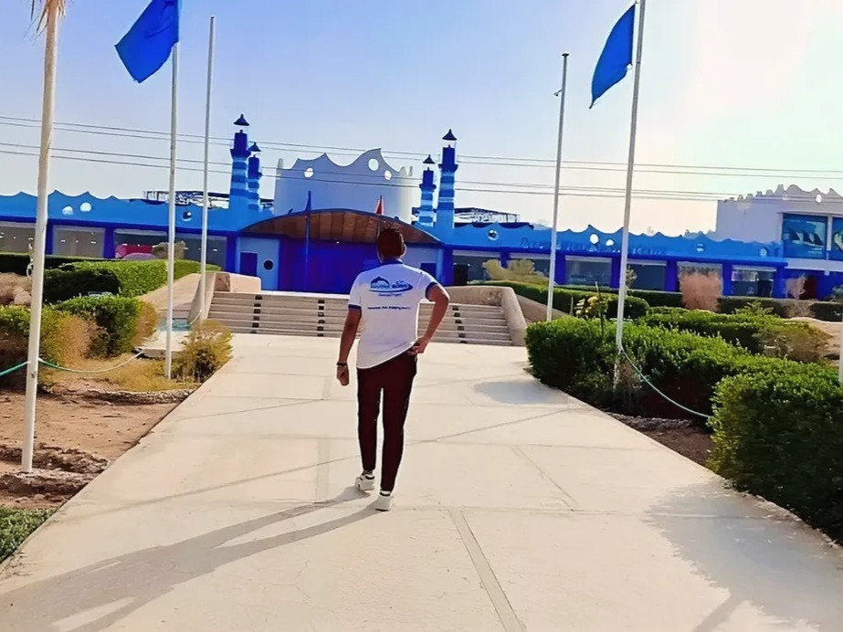 Dolphin World entrance
