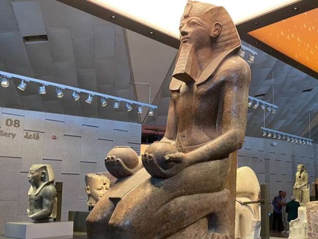 Altägyptische Statue im Museum