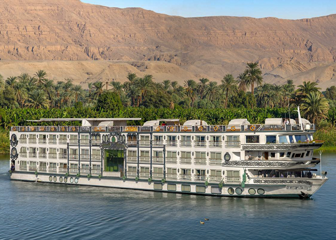 Long Nile cruise ship